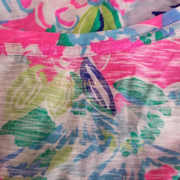 Lily Pulitzer Tropical Pineapple Design Pink Women's Top V-Neck Classic Lily - Picture 7 of 8